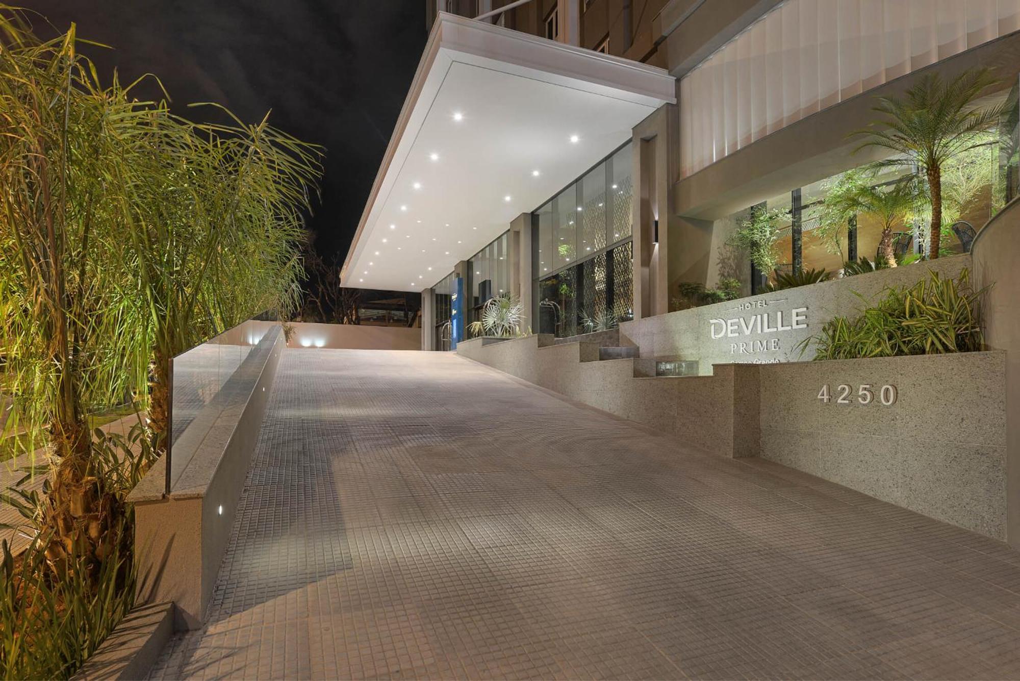 Deville Prime Campo Grande Campo Grande  Luaran gambar The entrance of the building